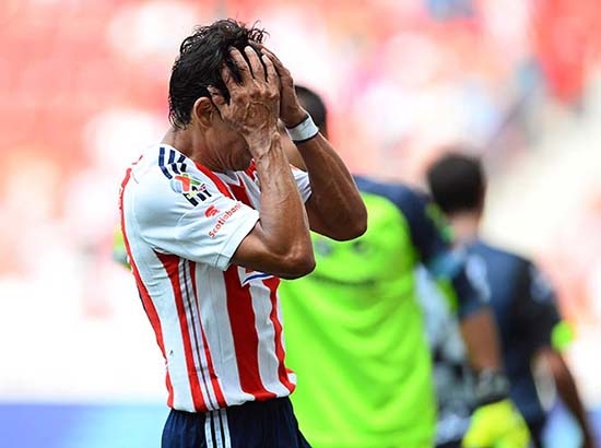 Chivas pierden y están a un punto del Puebla en tabla del descenso