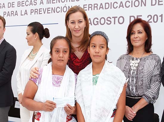 Reciben becas 250 niños trabajadores de Puebla, Tehuacán y Cuetzalan