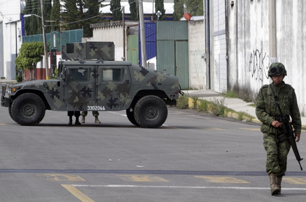 FOTOS: Ejército realiza operativo en bodega de Puebla