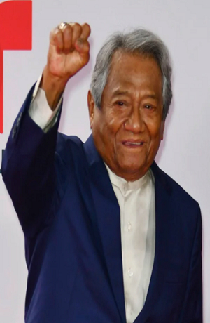 Amando Manzanero es hospitalizado de emergencia por COVID-19