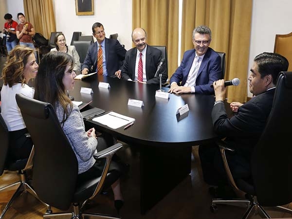 Gobierno innovador, transparente y digital, ofrece Barbosa al reunirse con directivos de Microsoft México
