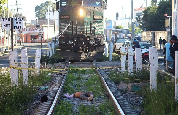 FOTOS: Muere joven decapitado por el tren en San Pablo Xochimehuacán