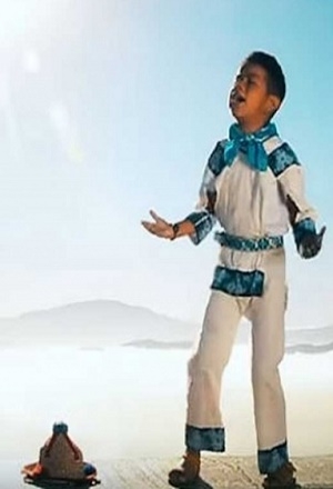 Yuawi, el “niño naranja”, ya tiene piñata