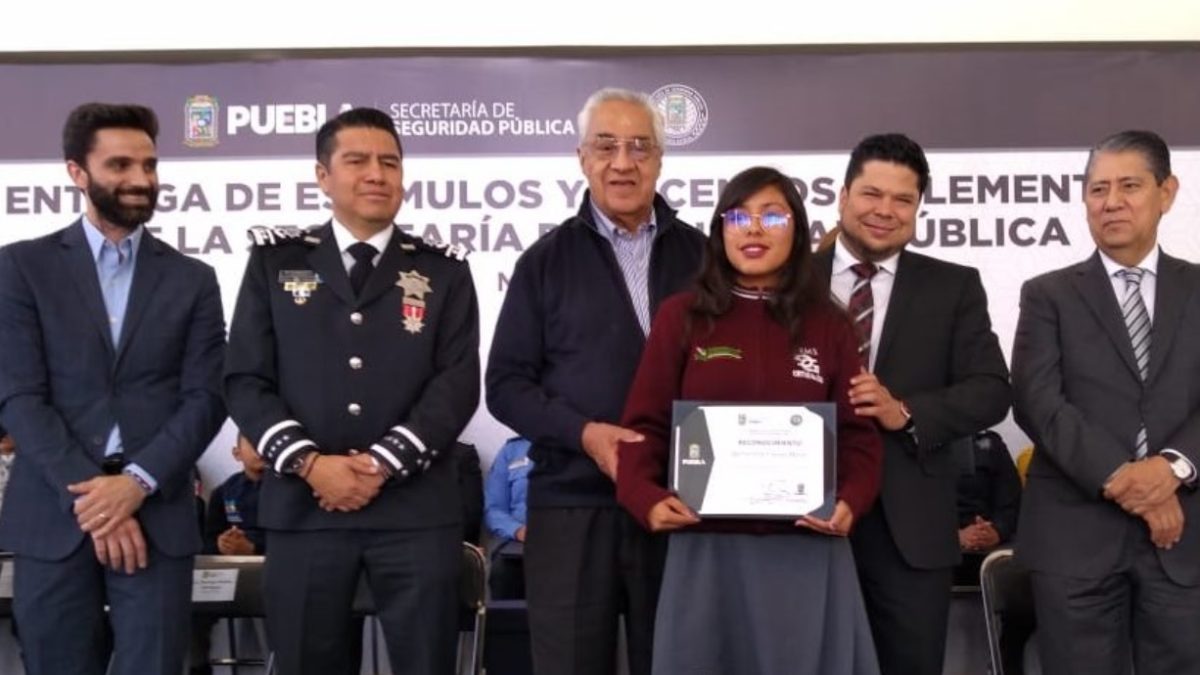 Pacheco Pulido entregó estímulos y ascensos a policías de la SSP