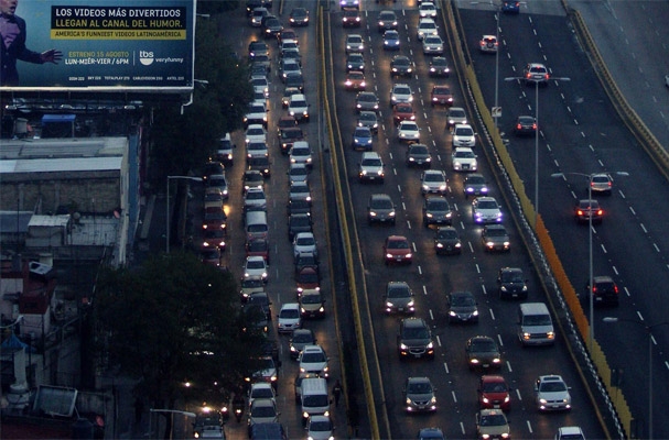 Congestionamiento vial en el DF por el regreso a clases