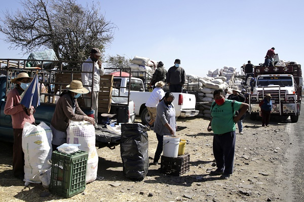 Vendedores de ganado se manifiestan por cierre de tianguis en Calpan