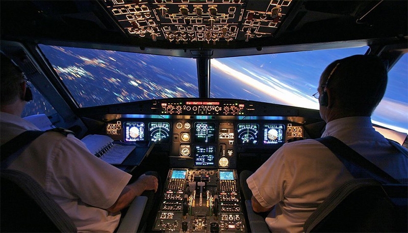 ¿Por qué se siente frío en la cabina del avión?