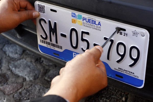 Autos de lujo sin placas nuevas, primeros que saldrán de circulación en Puebla