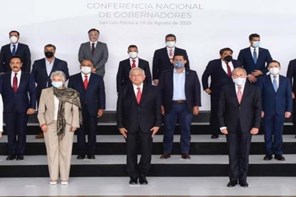 Barbosa acude a reunión de la Conago