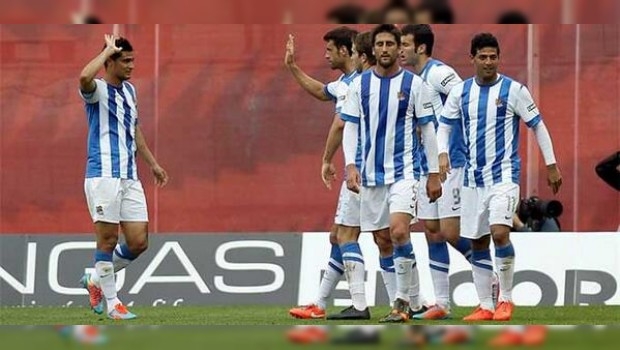 Carlos Vela dio pase para gol y evitó caída de la Real Sociedad