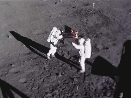 FOTOS: Estos objetos trajo Neil Armstrong de la Luna