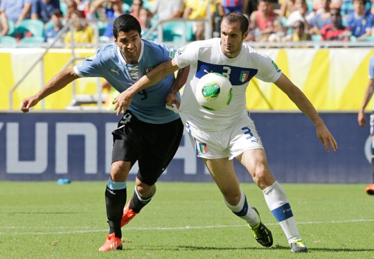 Italia y Uruguay disputarán pase a octavos de final