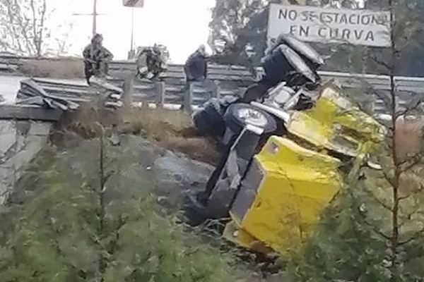 Feria de accidentes en el Periférico Ecológico tras lluvia en Puebla