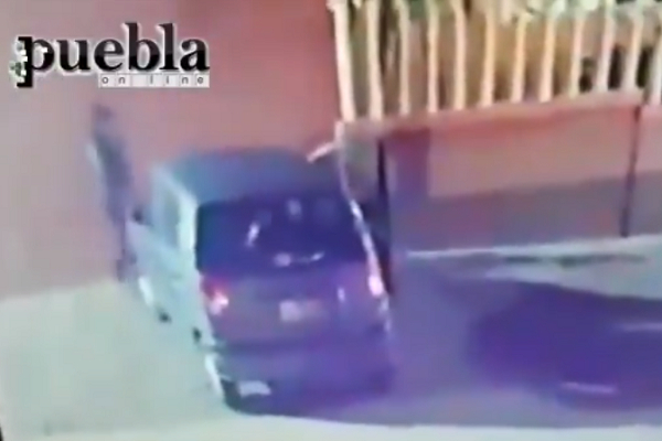 Captan a sujetos que saquearon un vehículo en Los Héroes Segunda Sección