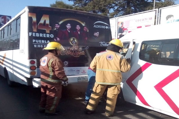 Unidades de transporte público colisionaron frente a Plaza Loreto