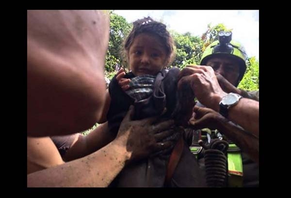 Niña de dos años fue rescatada viva del lodo en Huauchinango