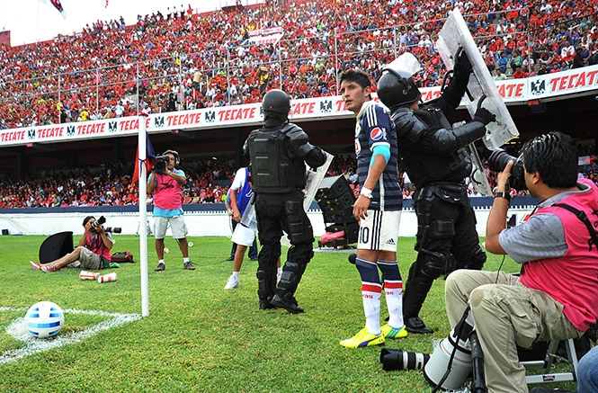 Chivas defiende a Ángel Reyna por supuesta señal obscena