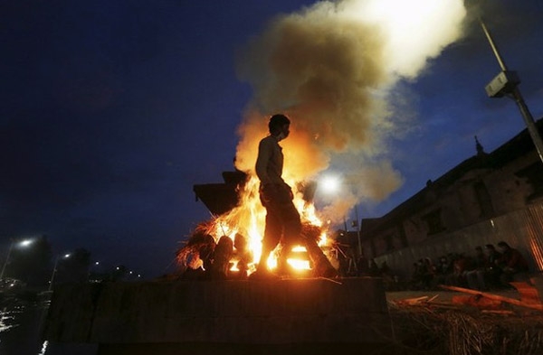 Cifra de muertos por sismo en Nepal supera las 5 mil personas