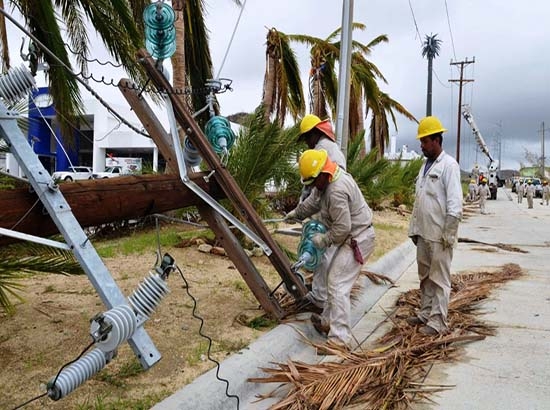 CFE Puebla envía a 135 trabajadores a BCS para restablecer servicios tras paso de Odile