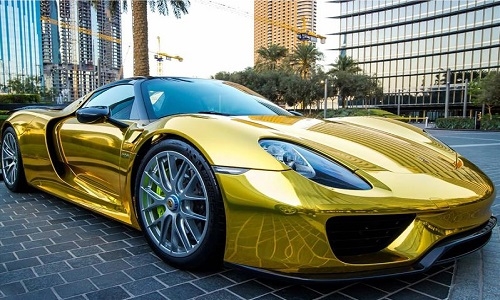 Porsche 918 Spyder, el vehículo de color dorado