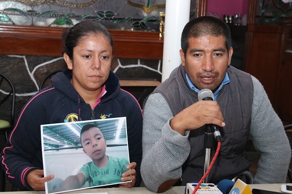 Muere menor golpeado en escuela de Atzizihuacan; acusan padres