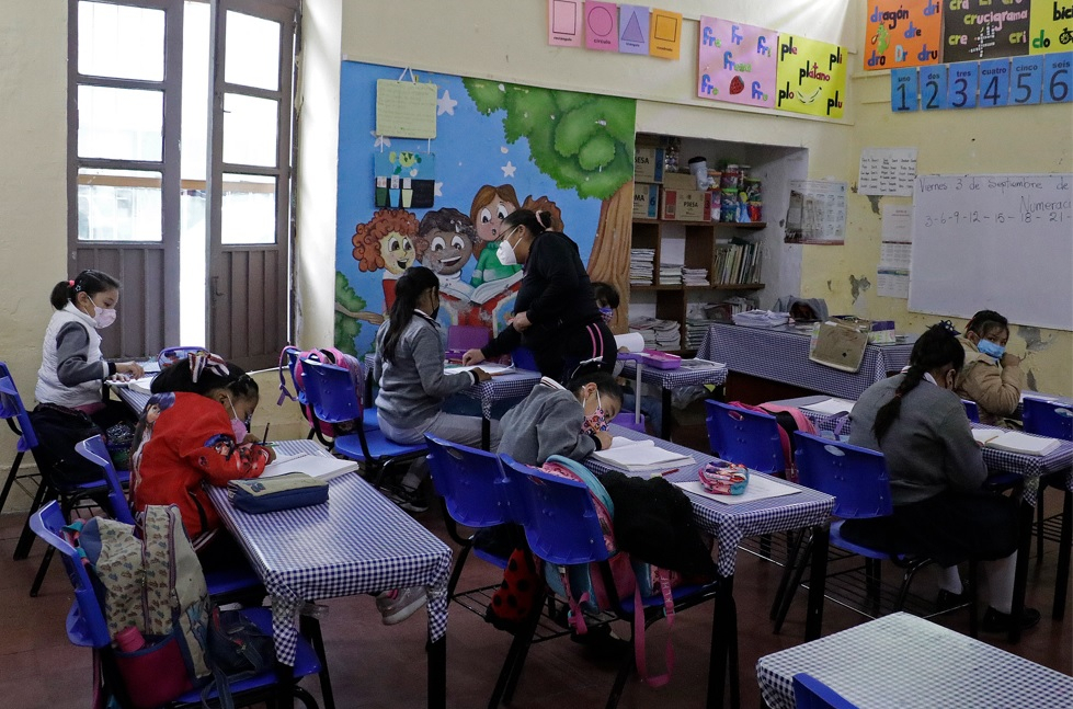 Barbosa reitera exhorto para que niños vuelvan a la escuela
