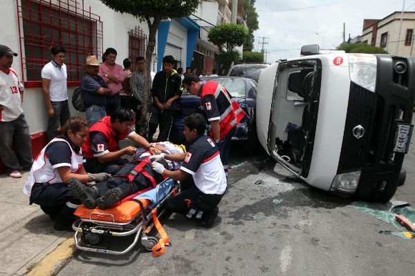 Una persona herida, saldo de colisión en la colonia El Carmen