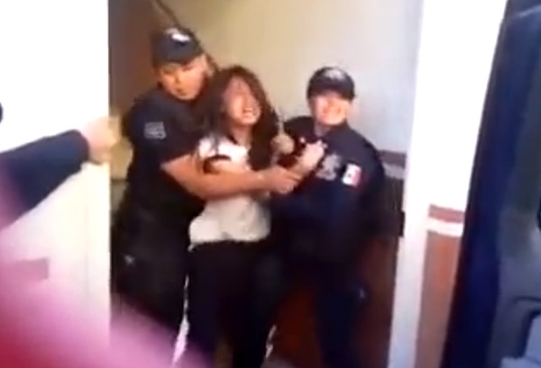 Joven sustraída por Interpol regresa a México con sus padres