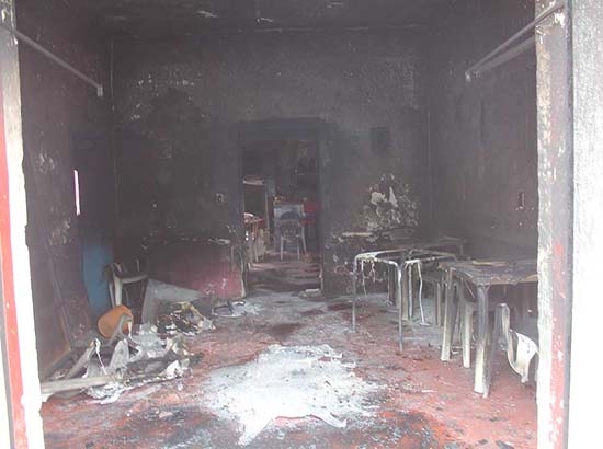 Grupo armado incendia un bar y quema a dos personas en Morelos