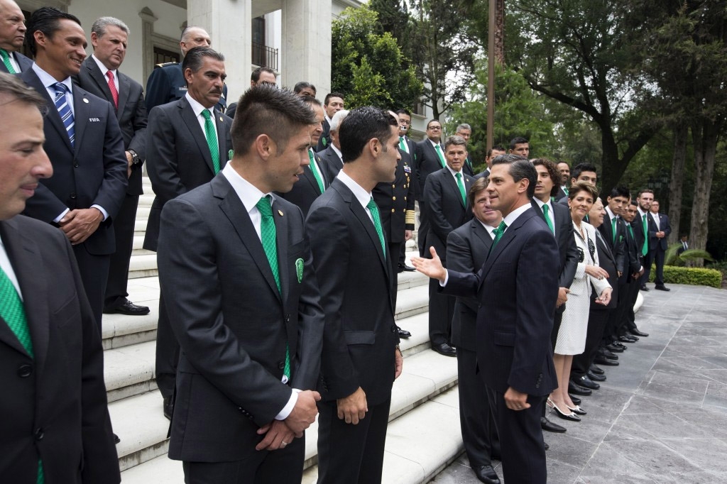 Peña Nieto recibe en Los Pinos a una parte de la selección de futbol