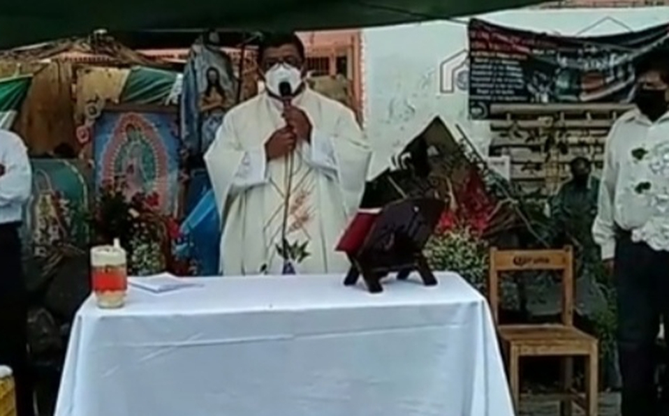 Falso sacerdote hace “misas” en zona de socavón poblano