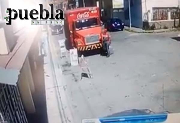 Asaltan camión refresquero y miscelánea en colonia Resurgimiento en menos de un minuto