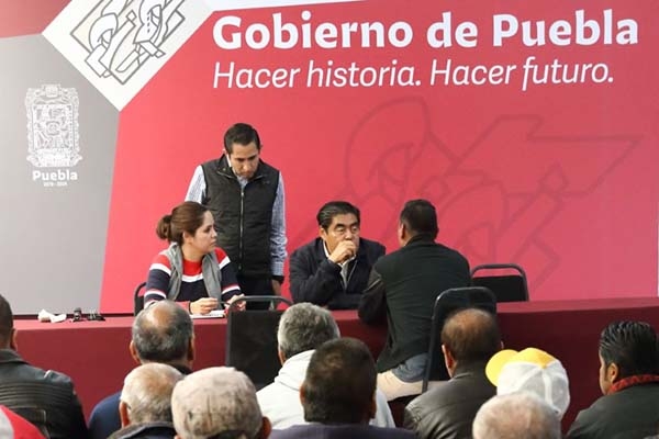 Miguel Barbosa encabezó Jornada de Atención Ciudadana en Casa Aguayo