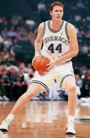 Shawn Bradley, ex jugador de los Mavericks de Dallas, quedó paralítico tras accidente