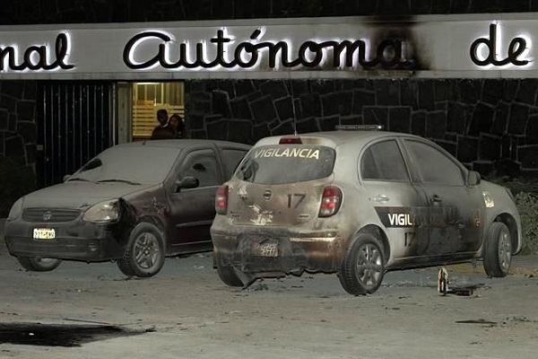 Anarquistas se adjudican ataque con bombas a la UNAM