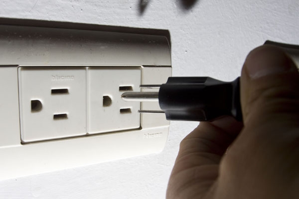 En dos años bajará el costo de la energía eléctrica, admite CFE