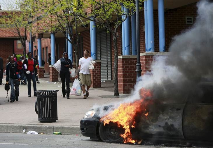 Disturbios en Baltimore por muerte de afroamericano detenido