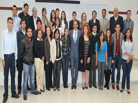 Viajan 22 alumnos de la BUAP al extranjero para realizar estancias académicas