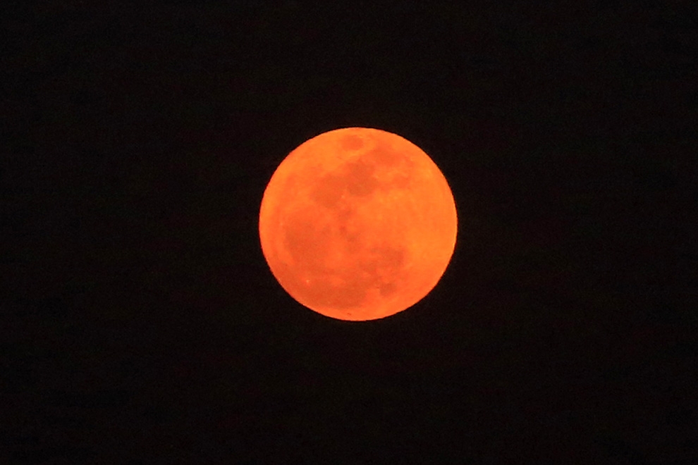 FOTOS: Superluna dio la bienvenida al año nuevo en Puebla