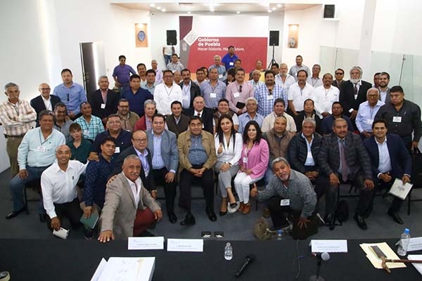 Gobierno de Barbosa y concesionarios pactan “limpia total” del transporte público en Puebla