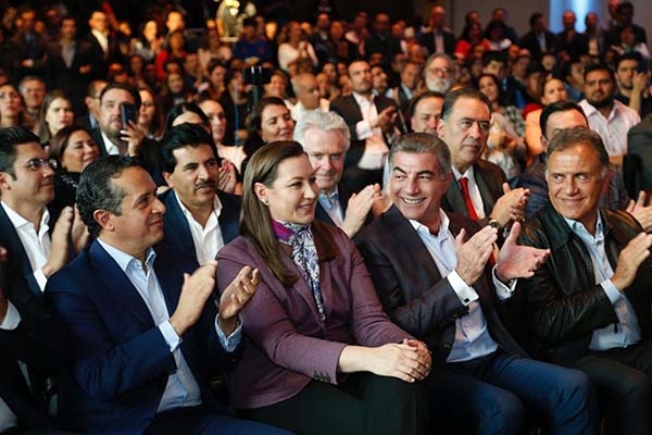 Martha Erika Alonso y Tony Gali acompañaron a Marko Cortés en su asunción como nuevo jefe del PAN