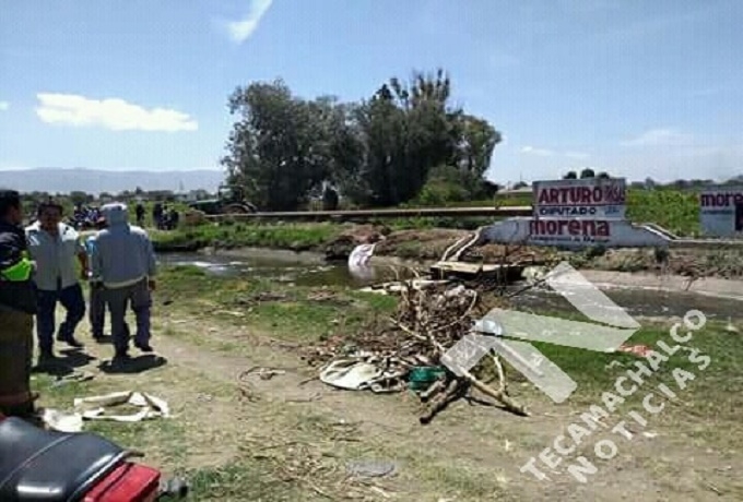 Sacan cadáver de un hombre del canal de Valsequillo en Tecamachalco