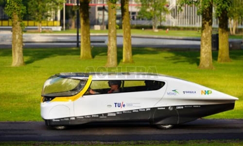 Stella, el automóvil que funciona con energía solar