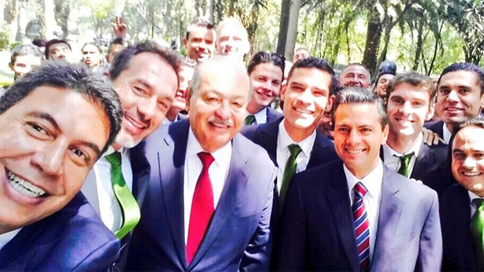 Slim, Peña Nieto y el León se tomaron la selfie en Los Pinos