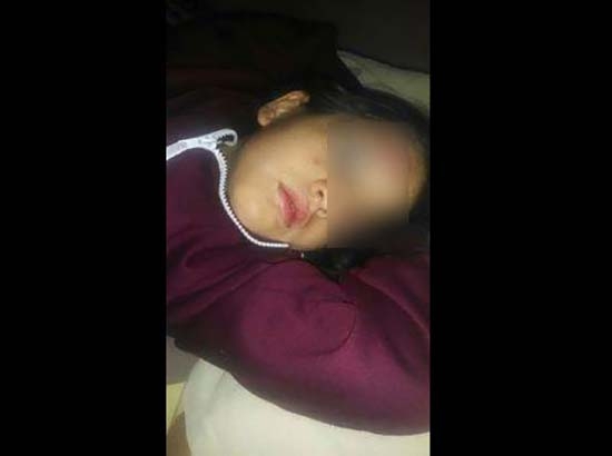 Niño de sexto año golpea a su compañera de escuela
