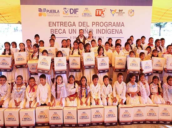 SEDIF entrega apoyos a más de 4 mil poblanos de la Sierra Norte