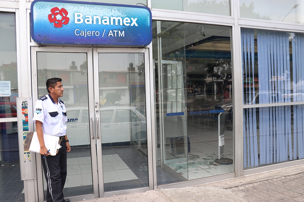 Asaltan sucursal Banamex del bulevar 5 de Mayo y Valsequillo
