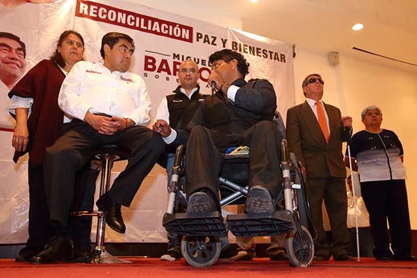 No tengo un pie, pero sí lucidez y fuerza para gobernar: Miguel Barbosa