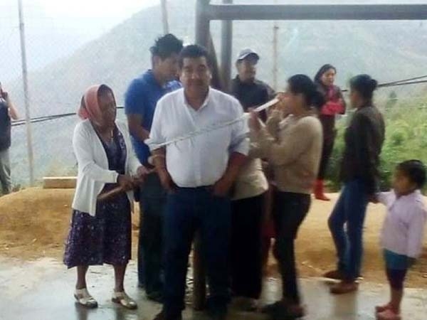 Amarran a alcalde por no cumplir sus promesas de campaña