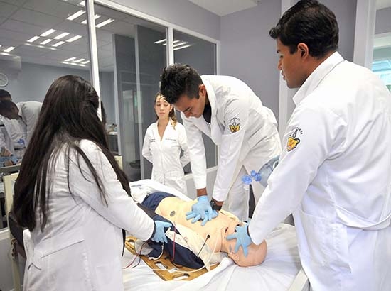 Médicos egresados de la BUAP, entre los 20 primeros promedios del país
